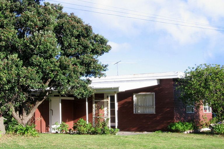 Photo of property in 26 Hona Street, Waikanae Beach, Waikanae, 5036