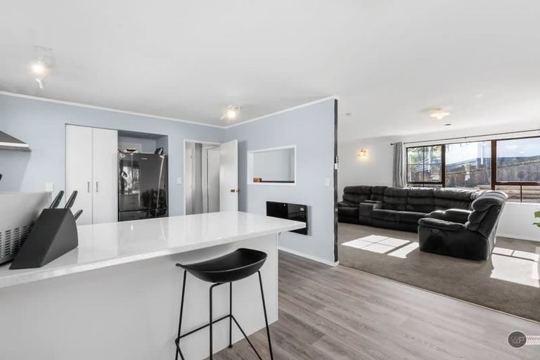 Photo of property in 112 Norana Road, Timberlea, Upper Hutt, 5018