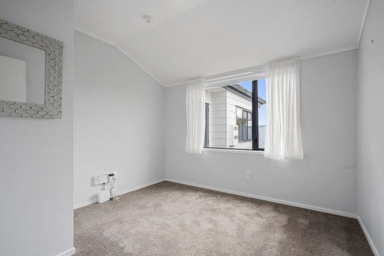 Photo of property in 4a Barron Drive, Green Bay, Auckland, 0604