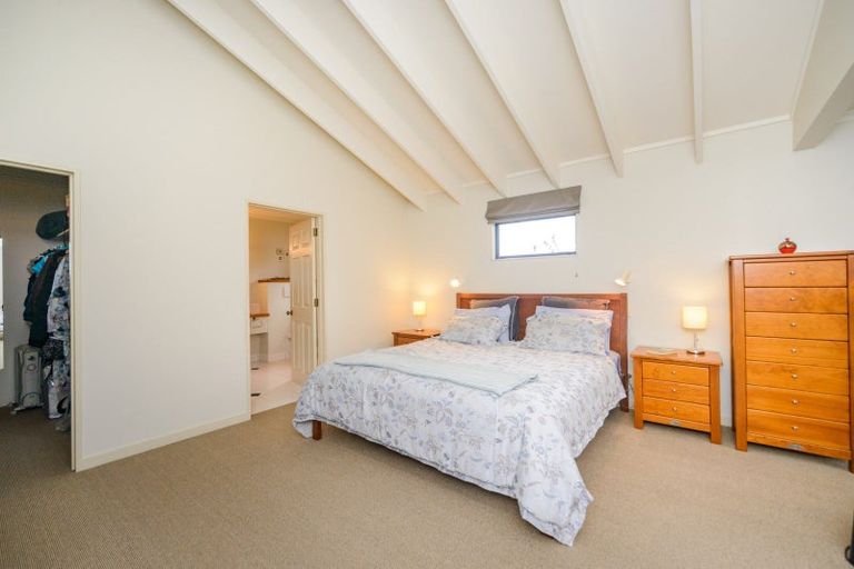 Photo of property in 100 Summerhill Drive, Fitzherbert, Palmerston North, 4410