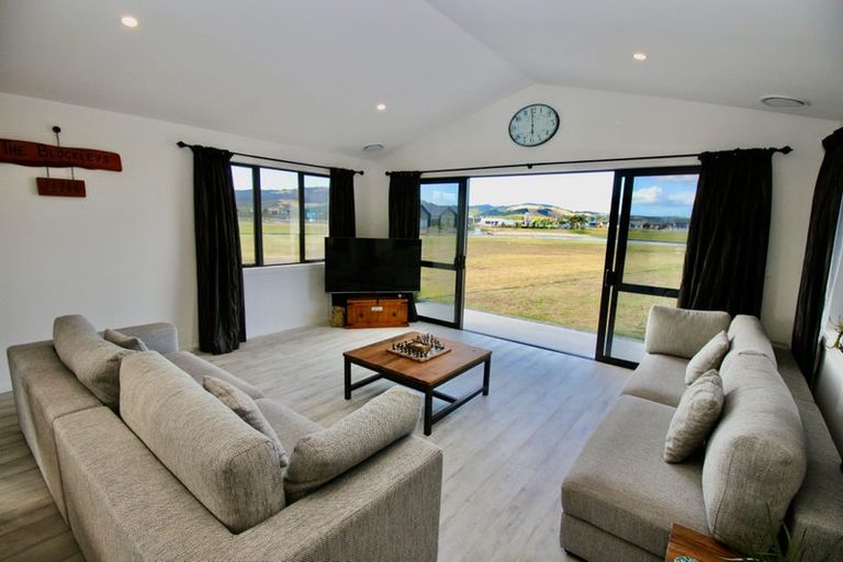 Photo of property in 3 Awatea Drive, Whitianga, 3510