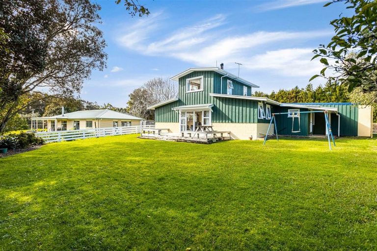 Photo of property in 192 Muriwai Valley Road, Muriwai, Waimauku, 0881