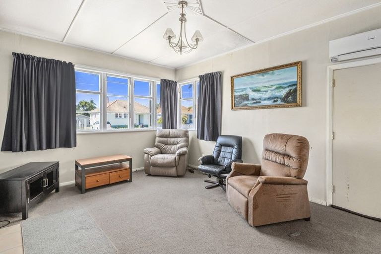 Photo of property in 2 Lincoln Place, Levin, 5510