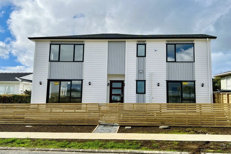 Photo of property in 7a Tupaki Place, Pakuranga Heights, Auckland, 2010