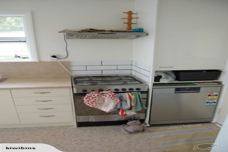 Photo of property in 90 Kenmore Street, Newlands, Wellington, 6037