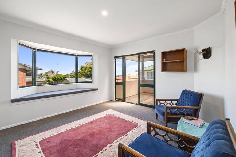 Photo of property in 9 Sandel Rise, Merrilands, New Plymouth, 4312