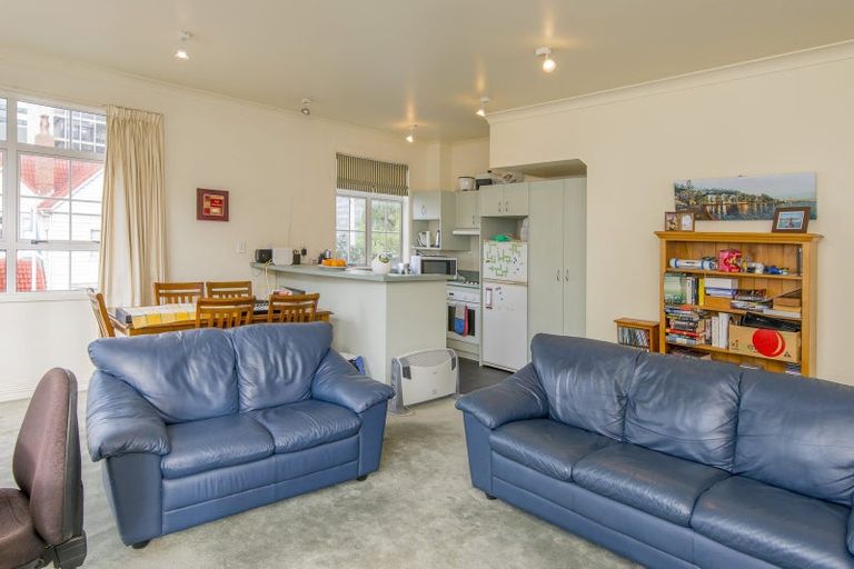 Photo of property in 32 Pipitea Street, Thorndon, Wellington, 6011