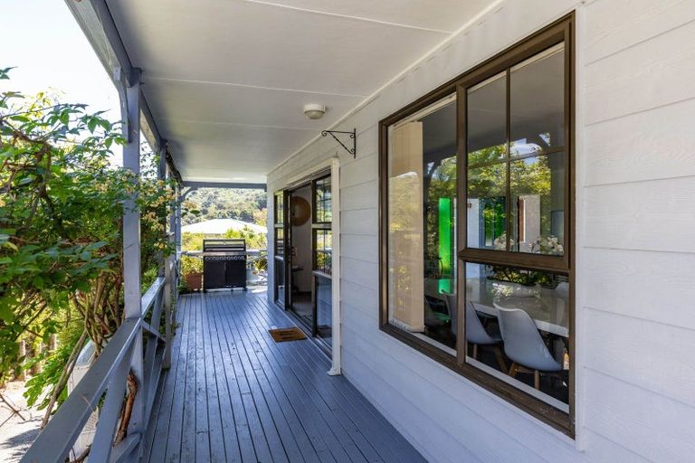 Photo of property in 168 Waikawa Road, Picton, 7220