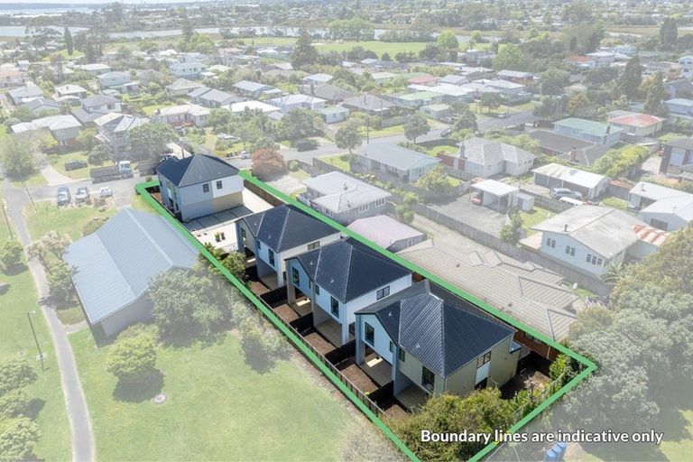 Photo of property in 6/18 Albert Road, Kelston, Auckland, 0602