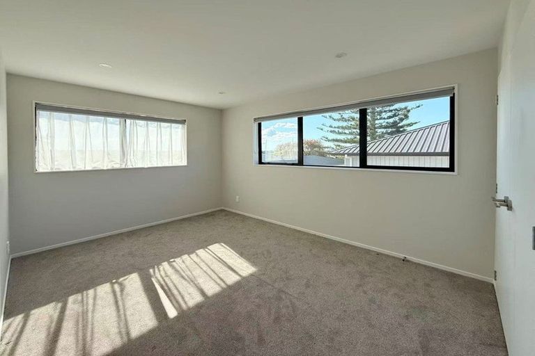 Photo of property in 26c Amberley Avenue, Te Atatu South, Auckland, 0610
