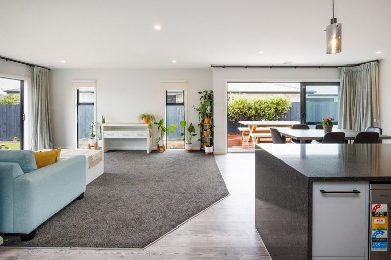 Photo of property in 30 Atlantic Drive, Fitzherbert, Palmerston North, 4410