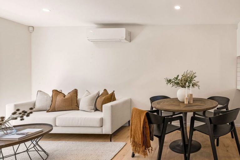 Photo of property in 5/721 Te Atatu Road, Te Atatu Peninsula, Auckland, 0610