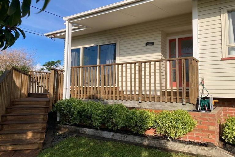 Photo of property in 1/23 Weldene Avenue, Glenfield, Auckland, 0629