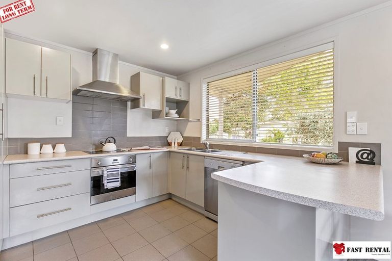 Photo of property in 2 Datura Place, Sunnynook, Auckland, 0620