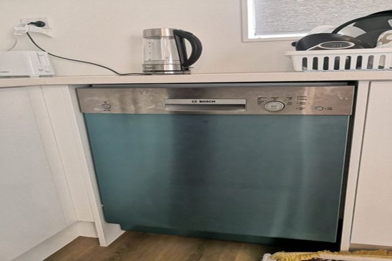 Photo of property in 9b Poruru Close, Papakura, 2110