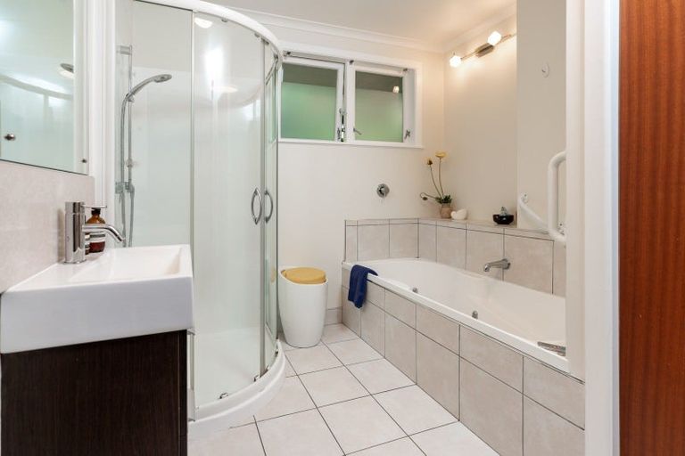 Photo of property in 6 Maybury Way, Island Bay, Wellington, 6023