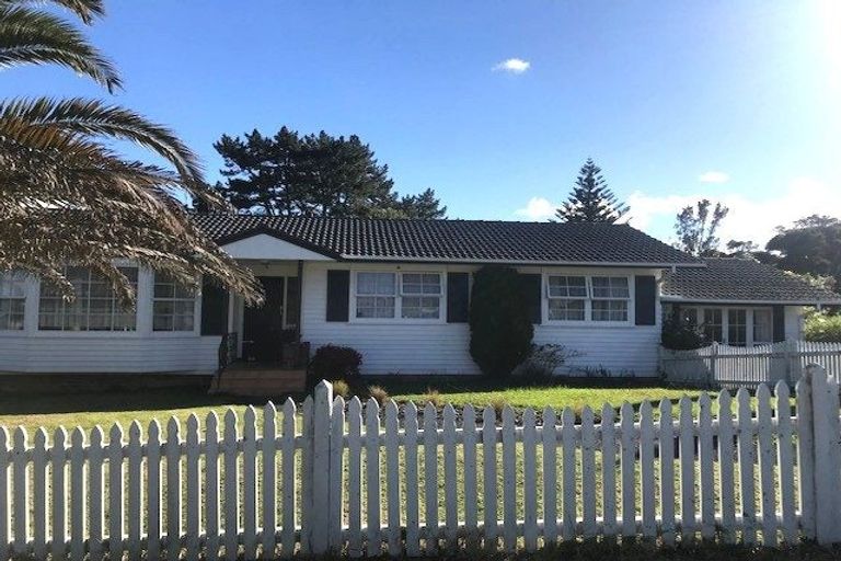 Photo of property in 53 Neal Avenue, Glenfield, Auckland, 0629