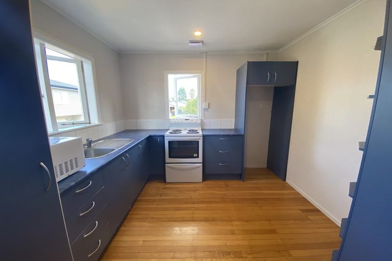 Photo of property in 24 Waipani Road, Te Atatu Peninsula, Auckland, 0610