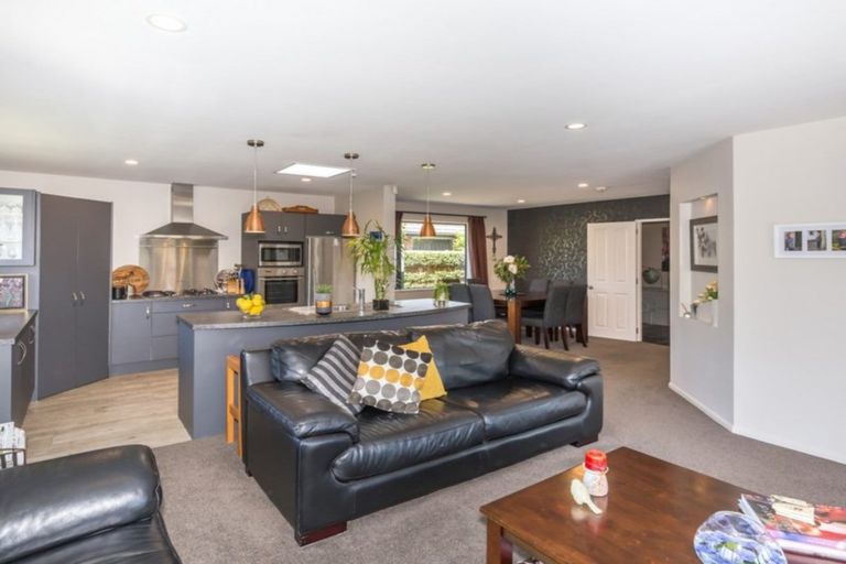 Photo of property in 12 Parkside Crescent, Northwood, Christchurch, 8051