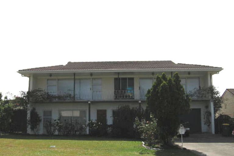 Photo of property in 14 Tanoa Place, Glendene, Auckland, 0602