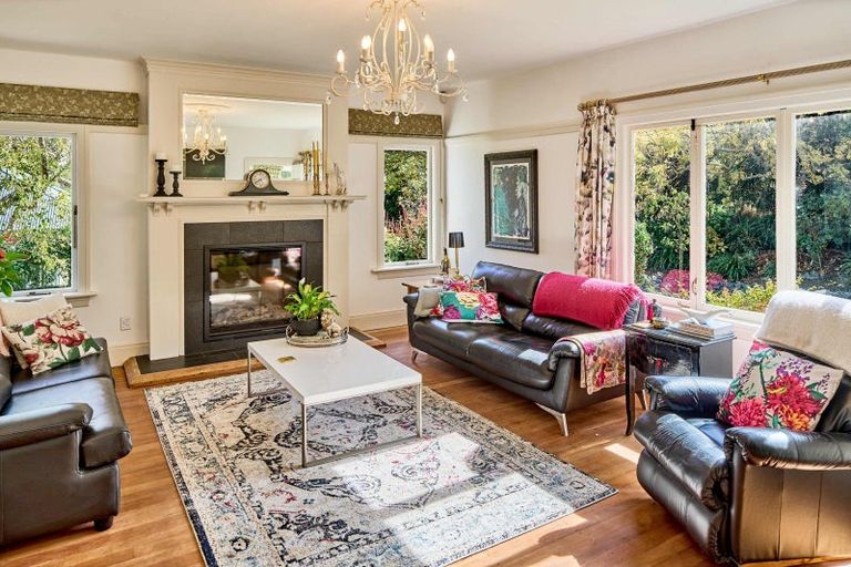 Photo of property in 68 Cheviot Road, Lowry Bay, Lower Hutt, 5013