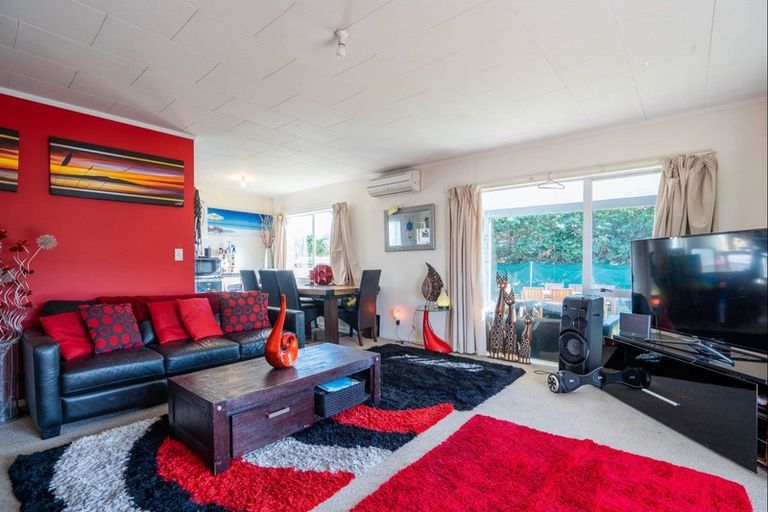Photo of property in 32 Rosewood Place, Paraparaumu, 5032