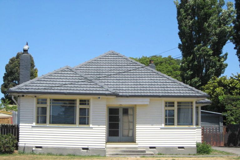 Photo of property in 12 Shortland Street, Wainoni, Christchurch, 8061