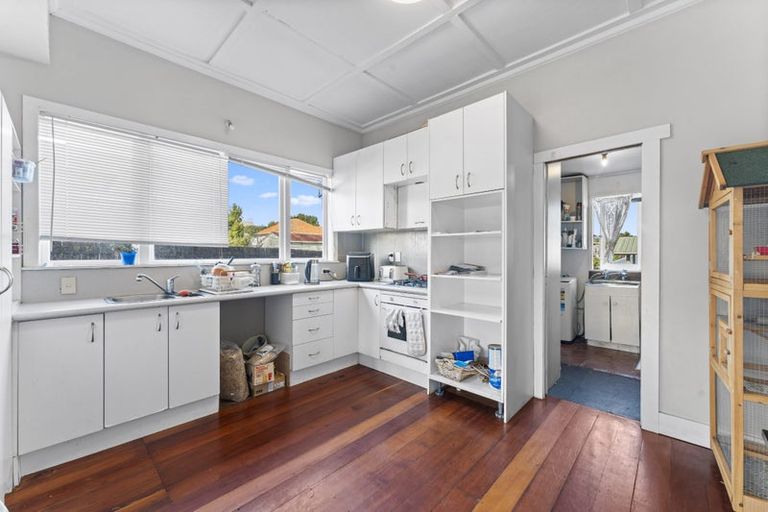 Photo of property in 4050 Great North Road, Glen Eden, Auckland, 0602