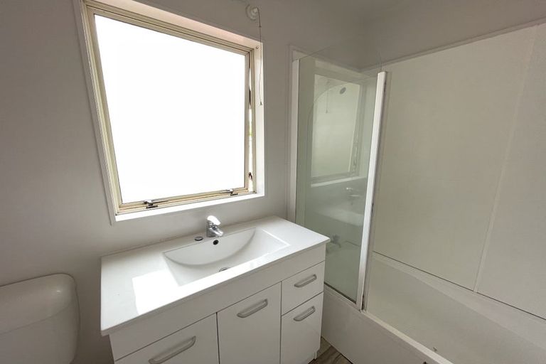 Photo of property in 2/101 Lynn Road, Bayview, Auckland, 0629