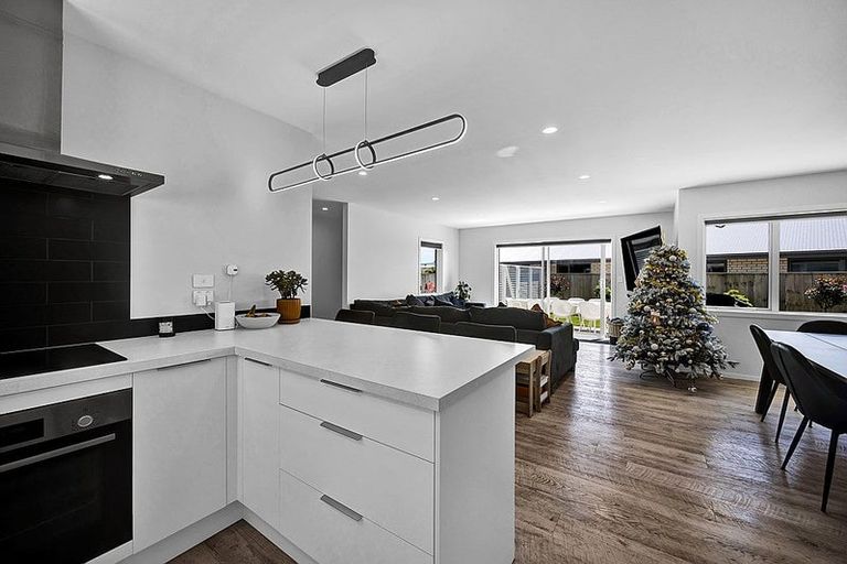 Photo of property in 2 Midsummer Avenue, Stratford, 4332