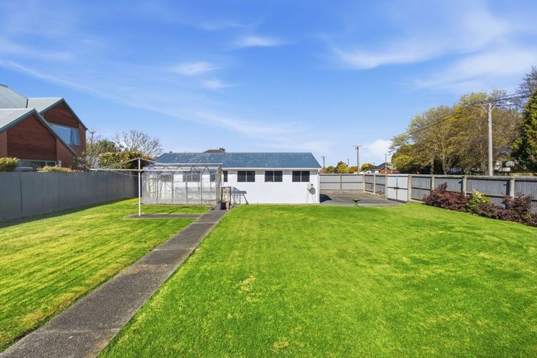 Photo of property in 33 Staveley Street, Avonhead, Christchurch, 8042