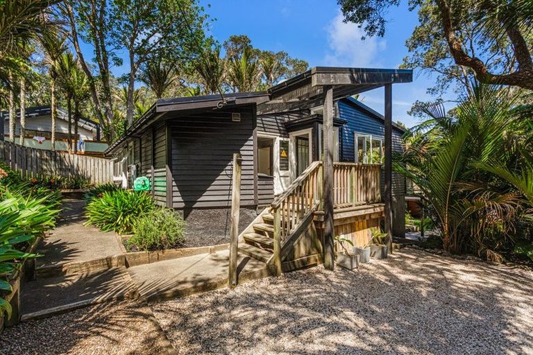 Photo of property in 80 Motutara Road, Muriwai, Waimauku, 0881