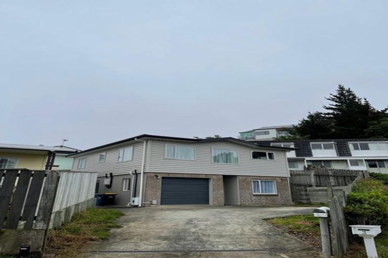 Photo of property in 1 Kerr Grove, Johnsonville, Wellington, 6037