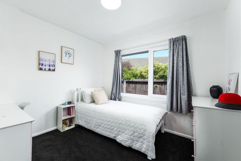 Photo of property in 18 Charlcott Street, Burnside, Christchurch, 8053