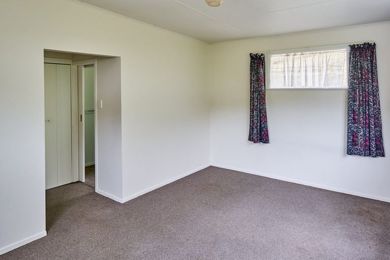 Photo of property in 4 Thomson Grove, Stokes Valley, Lower Hutt, 5019