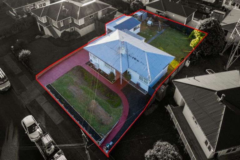 Photo of property in 37 Tiraumea Drive, Pakuranga, Auckland, 2010