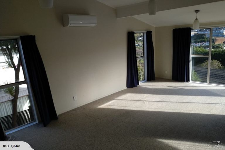 Photo of property in 84 Taylor Terrace, Tawa, Wellington, 5028