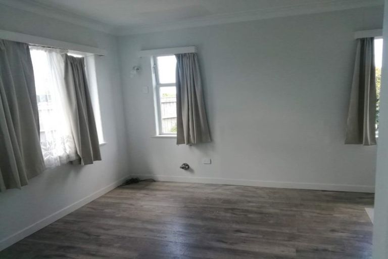 Photo of property in 1/63 Arran Road, Browns Bay, Auckland, 0630