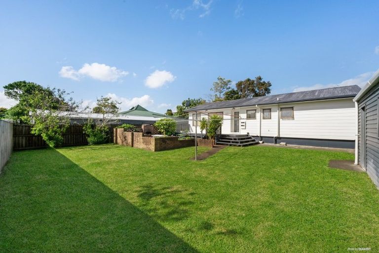 Photo of property in 5 Stoll Place, Clendon Park, Auckland, 2103