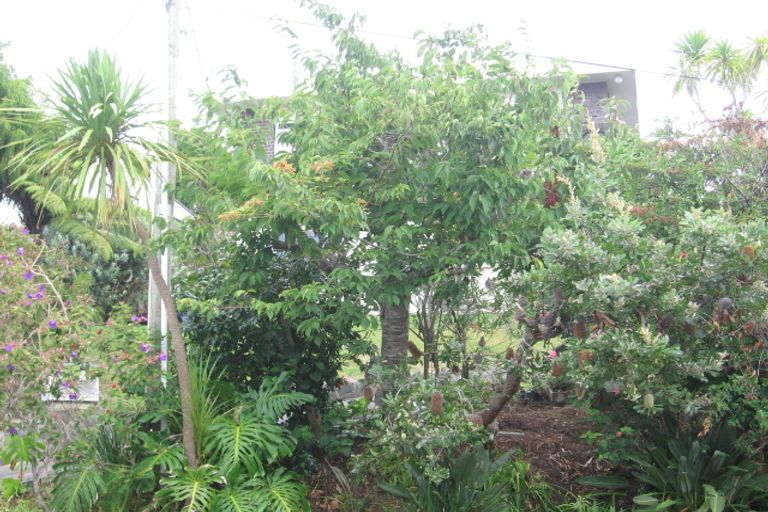 Photo of property in 2/8 Clematis Avenue, Murrays Bay, Auckland, 0630