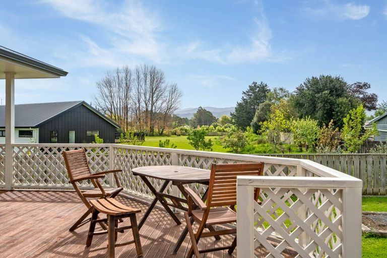 Photo of property in 12 Rexwood Estate, Carterton, 5713