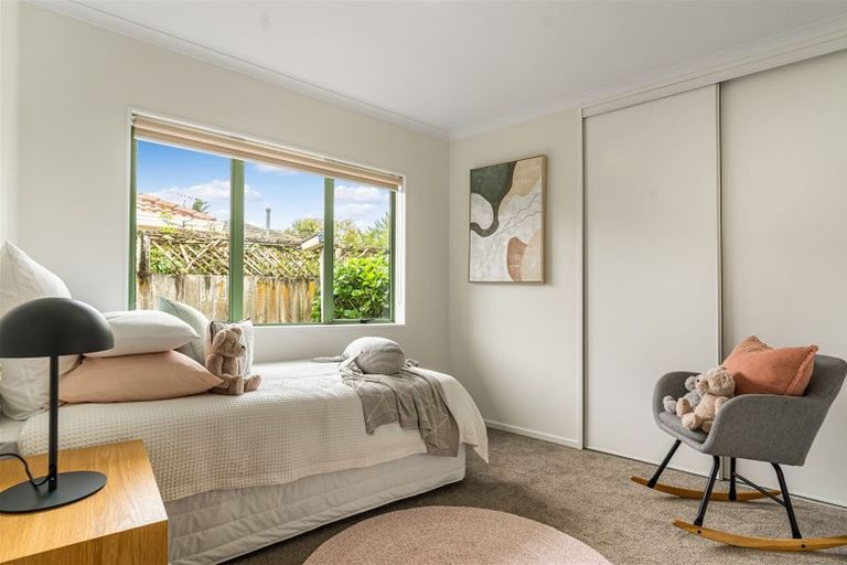 Photo of property in 10 Sandpiper Grove, Unsworth Heights, Auckland, 0632