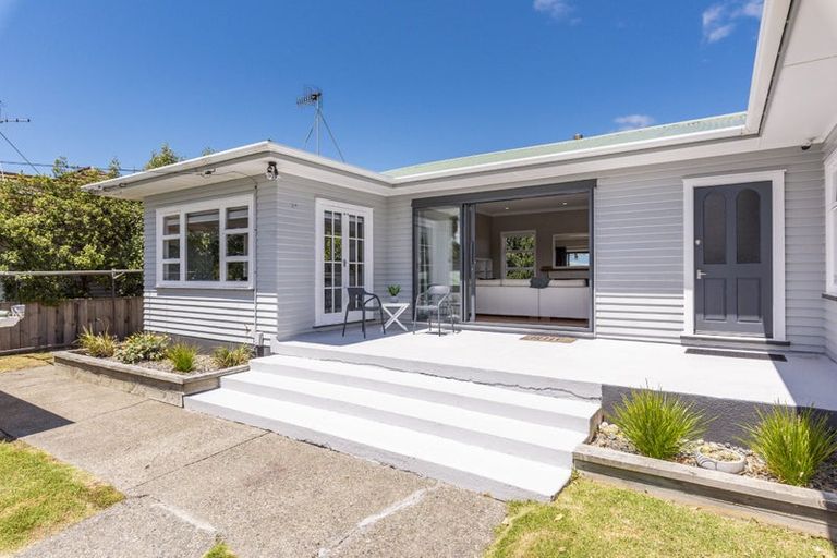 Photo of property in 16 Francis Road, Paraparaumu Beach, Paraparaumu, 5032
