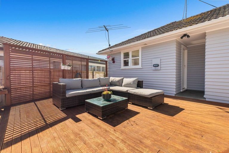 Photo of property in 5 Toatoa Place, Mangere Bridge, Auckland, 2022