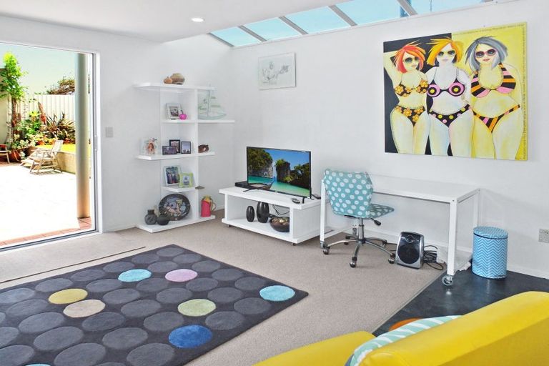 Photo of property in 9 Trafalgar Street, Foxton Beach, Foxton, 4815