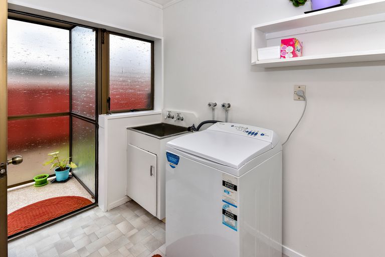 Photo of property in 2/13 Walter Strevens Drive, Conifer Grove, Takanini, 2112