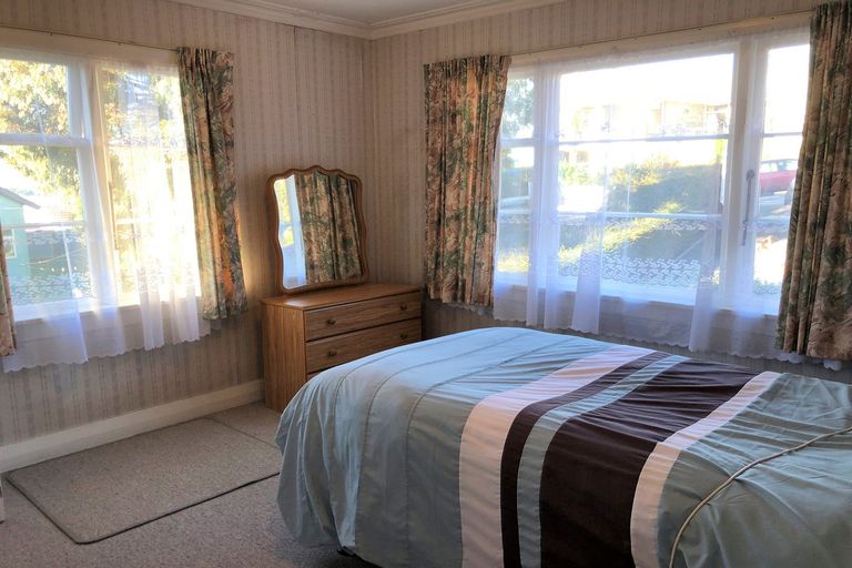 Photo of property in 4 Middleton Road, Kew, Dunedin, 9012