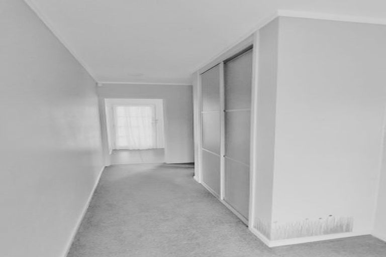 Photo of property in 29 Staincross Street, Green Bay, Auckland, 0604