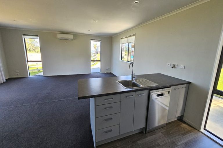 Photo of property in 10 Leigh Road, Leigh, 0985