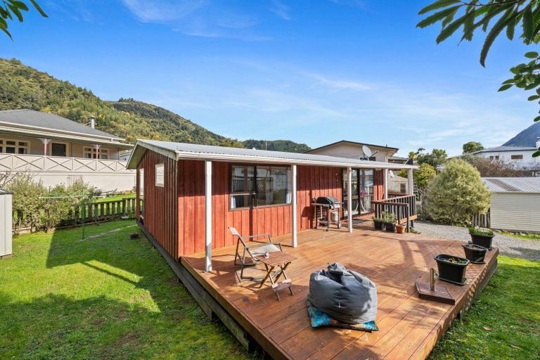 Photo of property in 15a Hampden Street, Picton, 7220